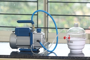 Vacuum Pump with Desiccator